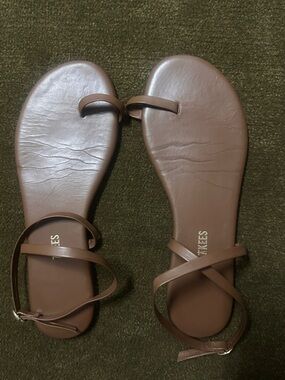 Tkees Brown Leather Toe-Ring Ankle Strap Sandals - Women